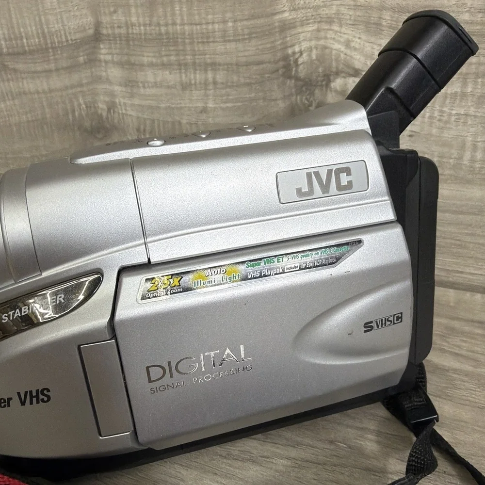 JVC GR-SXM37U S-VHS Camcorder 25x Optical 1000x Digital Zoom Untested